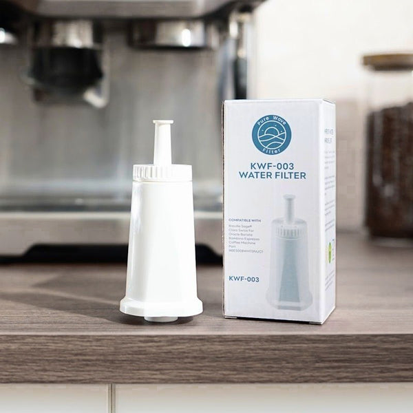 Pure Wave KWF-003-vandfilter og æske ved en Sage