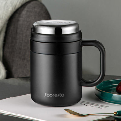 Sopresta Premium Kaffe & Te Termokop til rejse i sort på skrivebord