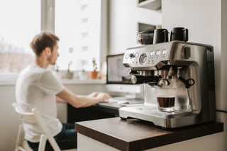 Sådan rengør og afkalker du din Sage espressomaskine