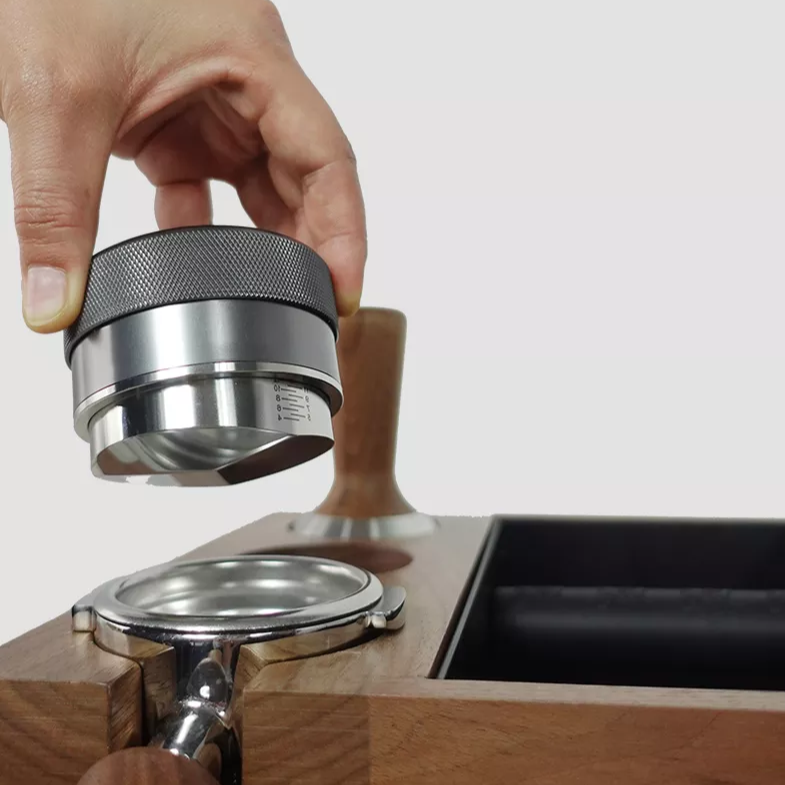 Sopresta Premium 54mm Kaffefordeler med Valnød (Passer til Sage Barista serien)