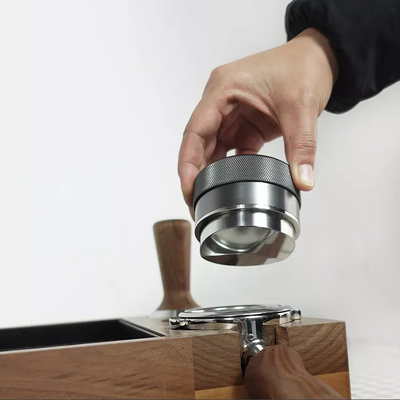 Sopresta Premium 54mm Kaffefordeler med Valnød (Passer til Sage Barista serien)